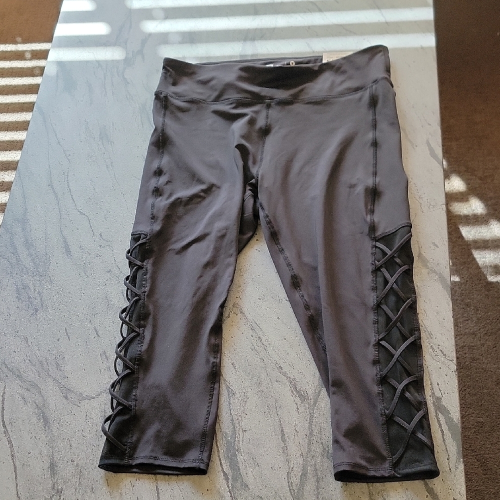 XERSION Performance Capri Mid Rise X Design On Calf Jet Black Size L Short NWT